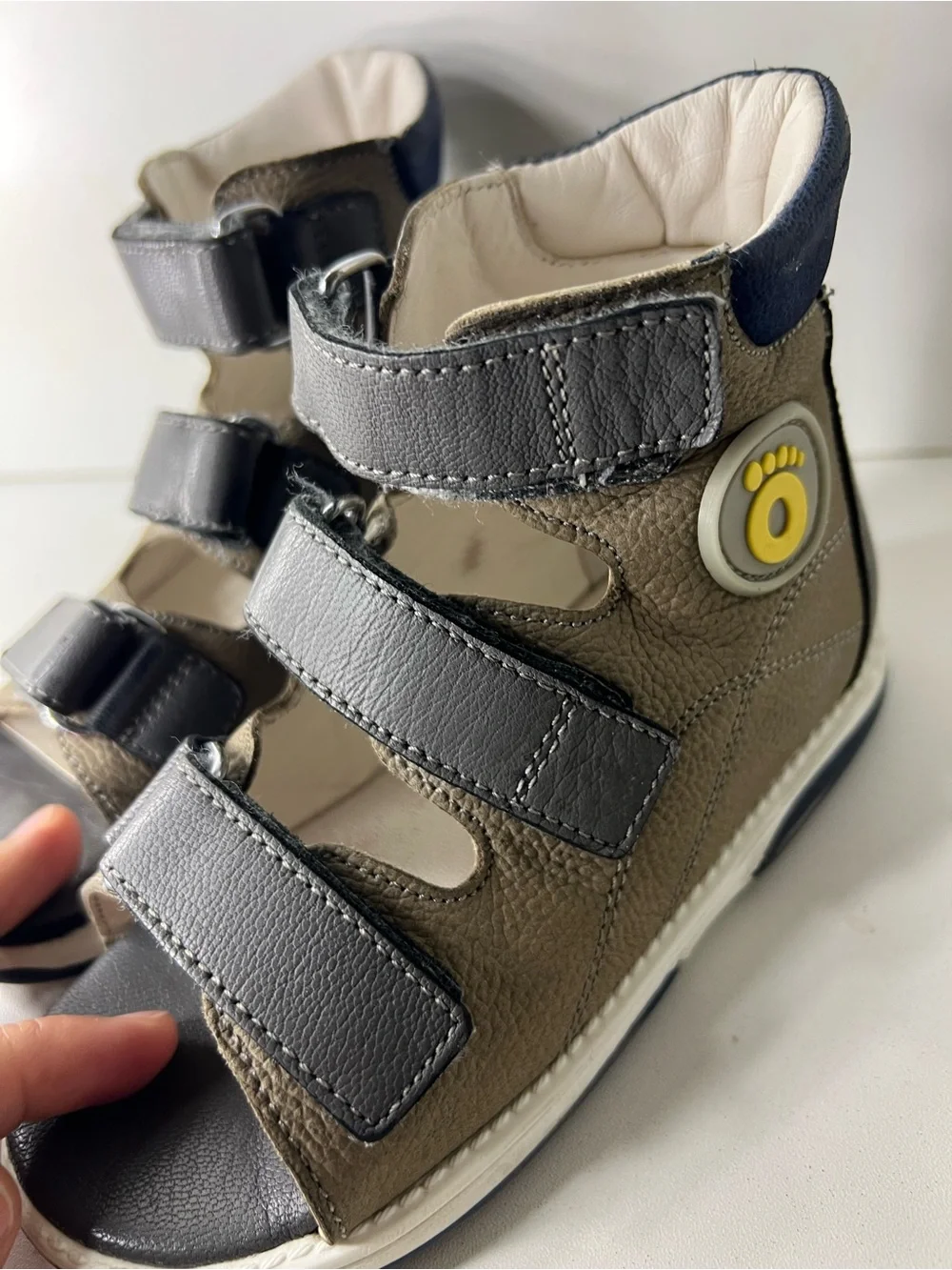 Kids Open-Toe Orthopedic Sandals in Olive with Black Straps - Picture 3 of 14